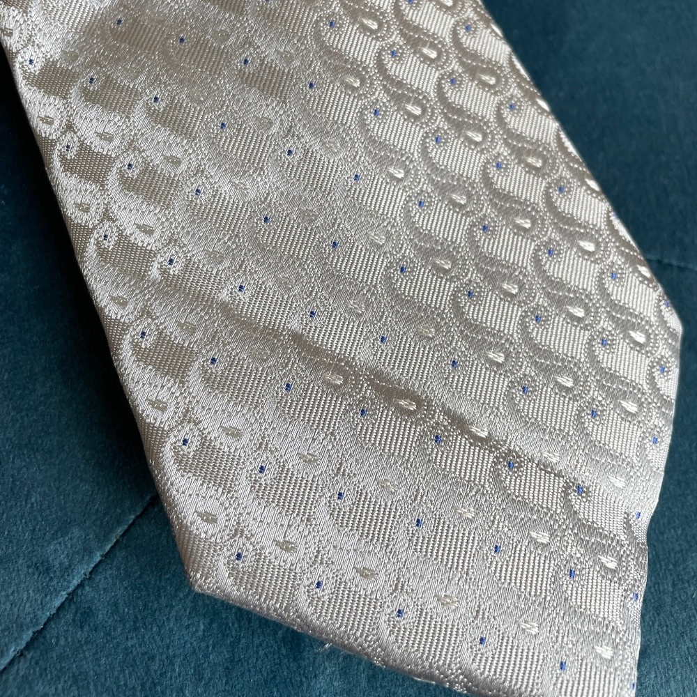 Michael Kors NWT Silk blend men’s classic tie
